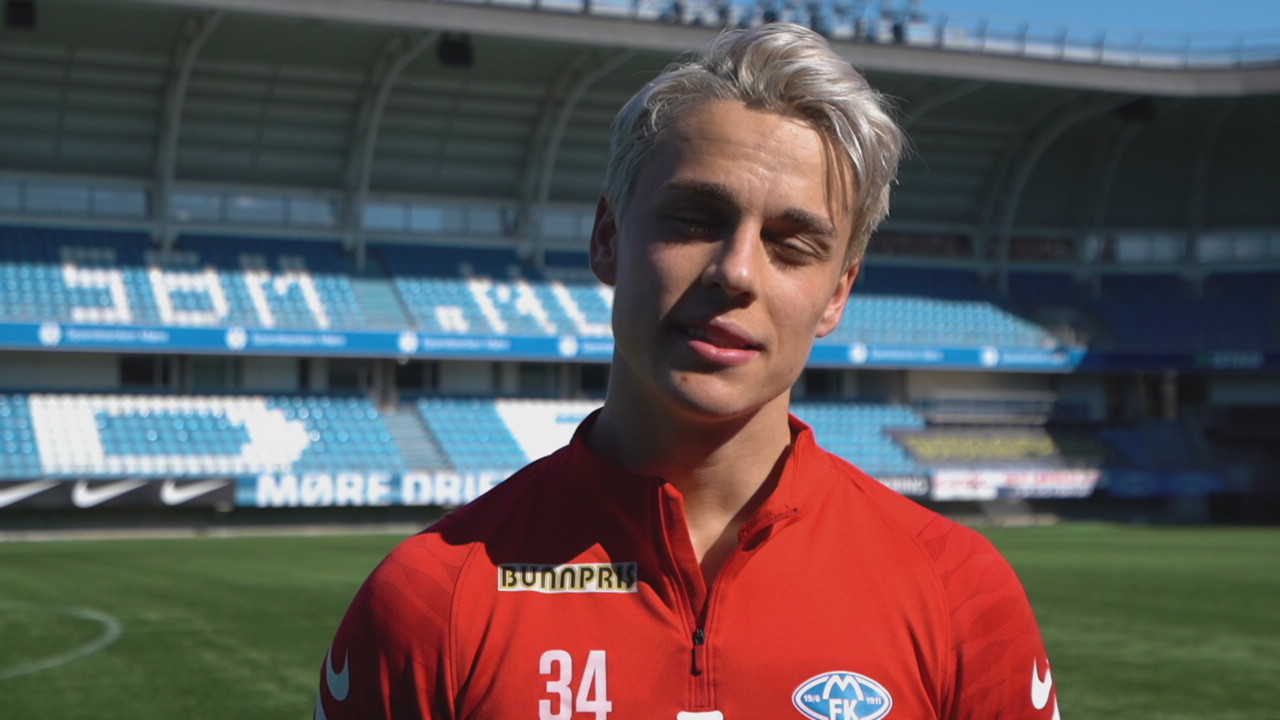 Oliver Petersen signerer ny kontrakt.mov